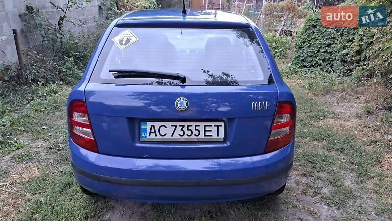 Хэтчбек Skoda Fabia 2003 в Луцке