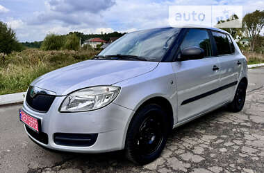 Хэтчбек Skoda Fabia 2010 в Луцке