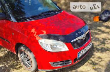 Хэтчбек Skoda Fabia 2010 в Пятихатках