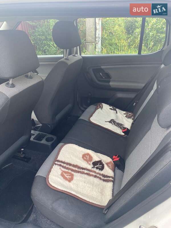 Хэтчбек Skoda Fabia 2011 в Великом Березном фото 8 Хэтчбек Skoda Fabia 2011 в Великом Березном