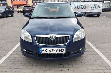 Хэтчбек Skoda Fabia 2008 в Луцке