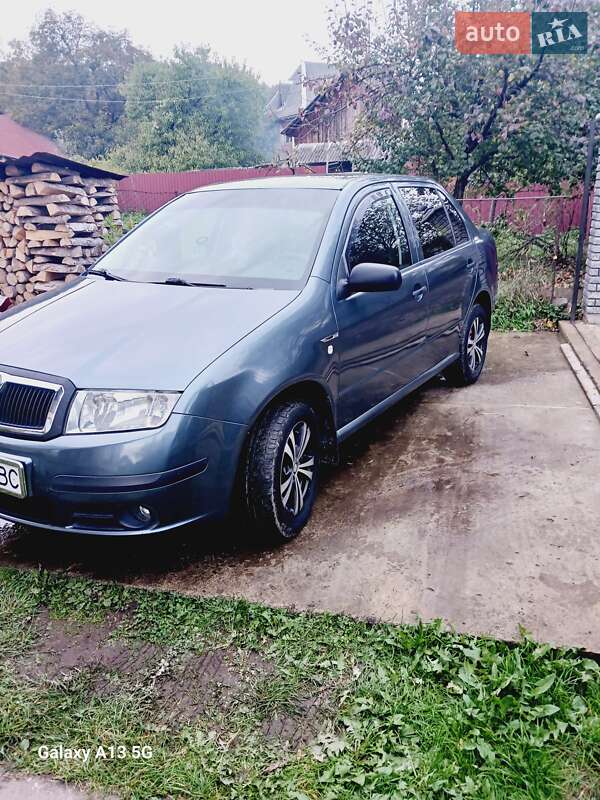 Седан Skoda Fabia 2005 в Дубовому
