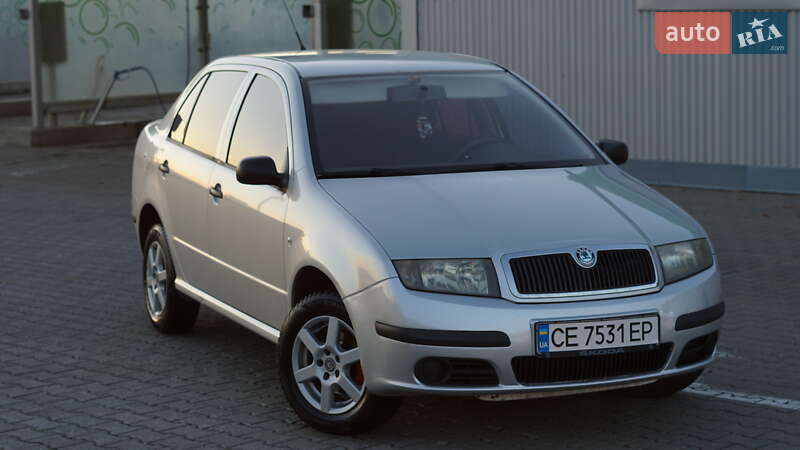 Седан Skoda Fabia 2004 в Черновцах