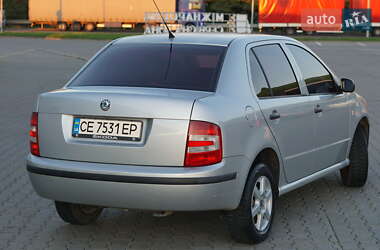 Седан Skoda Fabia 2004 в Черновцах