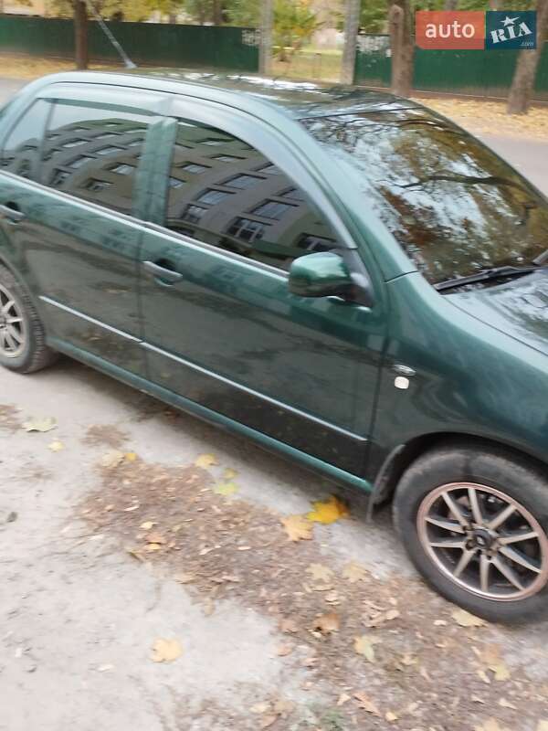 Седан Skoda Fabia 2001 в Ромнах