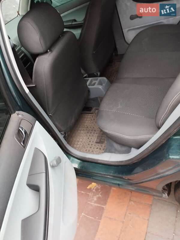Седан Skoda Fabia 2001 в Ромнах