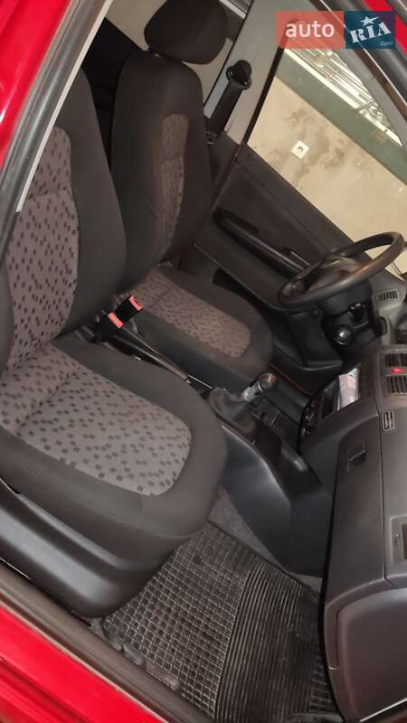 Хэтчбек Skoda Fabia 2006 в Черновцах