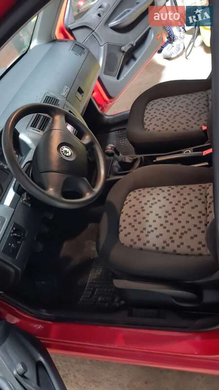 Хэтчбек Skoda Fabia 2006 в Черновцах