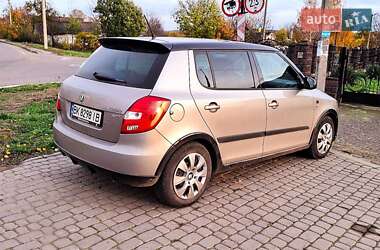 Хэтчбек Skoda Fabia 2011 в 