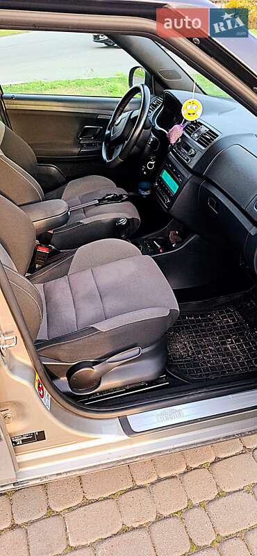 Хэтчбек Skoda Fabia 2011 в Дубно