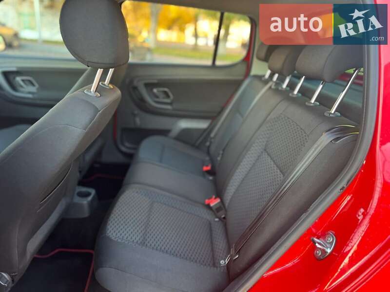 Хэтчбек Skoda Fabia 2012 в Луцке