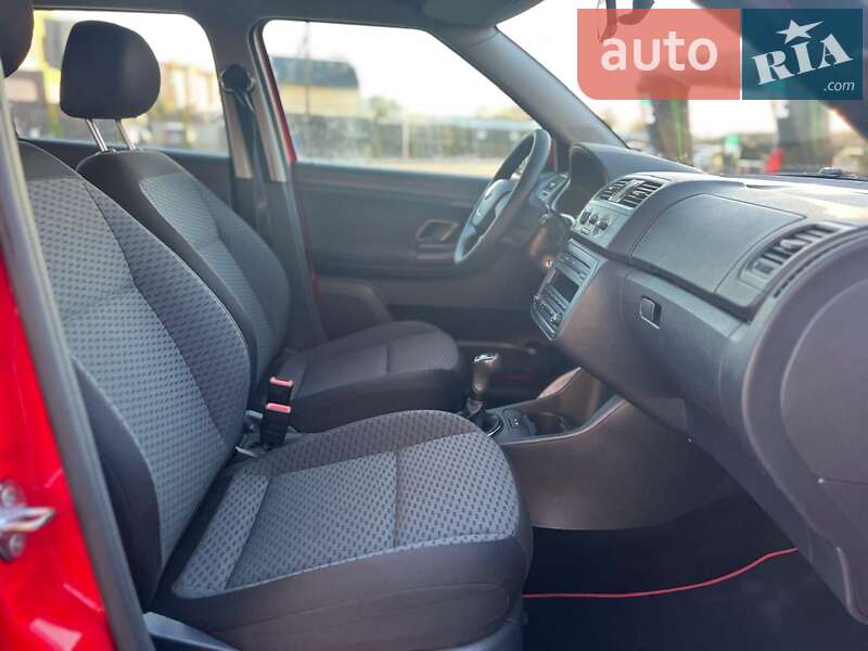 Хэтчбек Skoda Fabia 2012 в Луцке