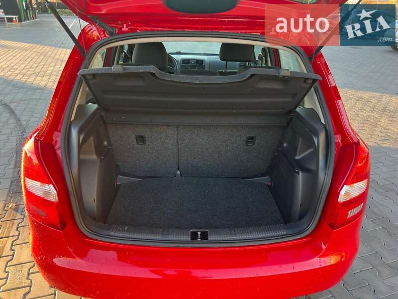 Хэтчбек Skoda Fabia 2012 в Луцке
