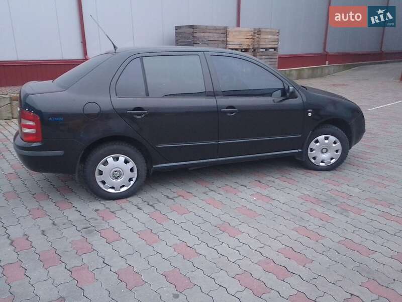 Седан Skoda Fabia 2002 в Городке