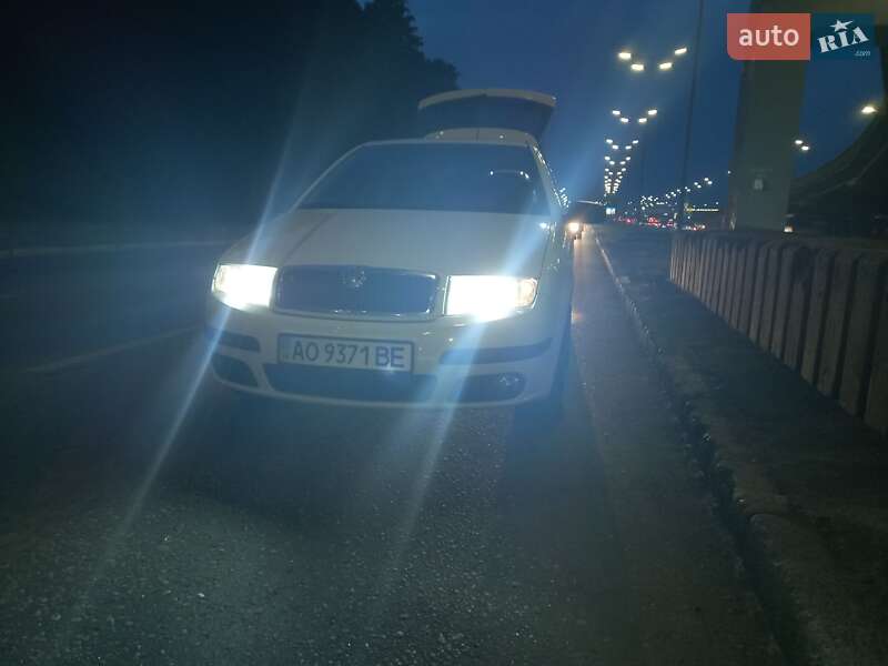 Хетчбек Skoda Fabia 2006 в Дубовому