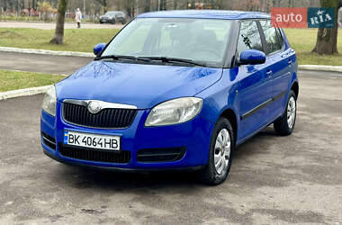 Хэтчбек Skoda Fabia 2009 в 