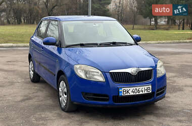 Хэтчбек Skoda Fabia 2009 в 