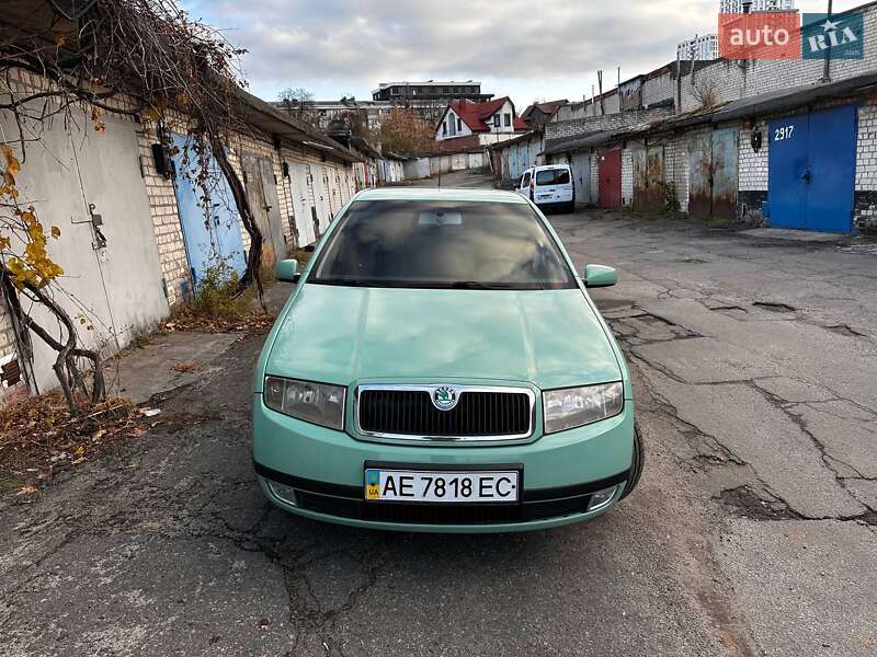 Хэтчбек Skoda Fabia 2002 в Днепре