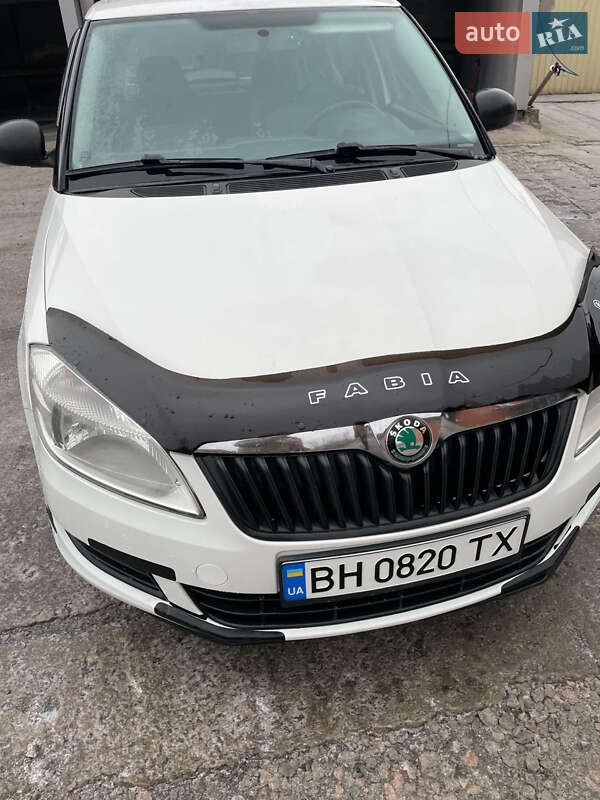 Хетчбек Skoda Fabia 2012 в Ромнах