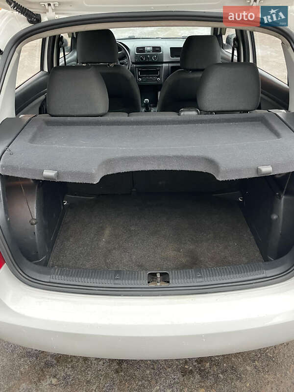 Хетчбек Skoda Fabia 2012 в Ромнах
