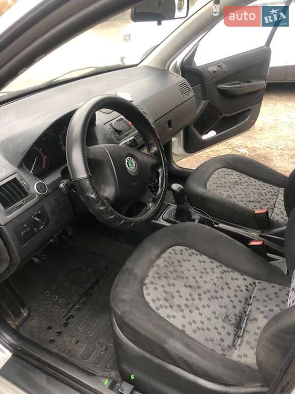 Хетчбек Skoda Fabia 2006 в Дніпрі