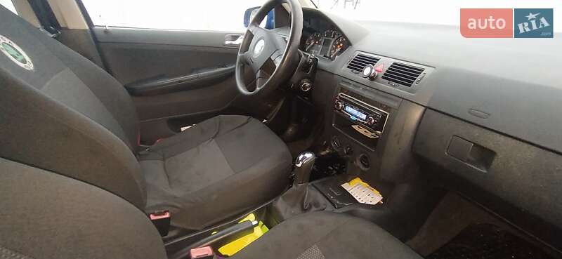 Хэтчбек Skoda Fabia 2004 в Ирпене