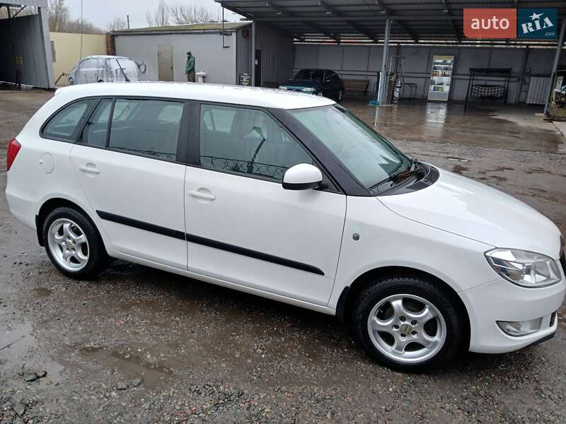 Универсал Skoda Fabia 2011 в Ромнах