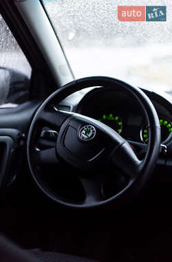 Хетчбек Skoda Fabia 2012 в Дніпрі