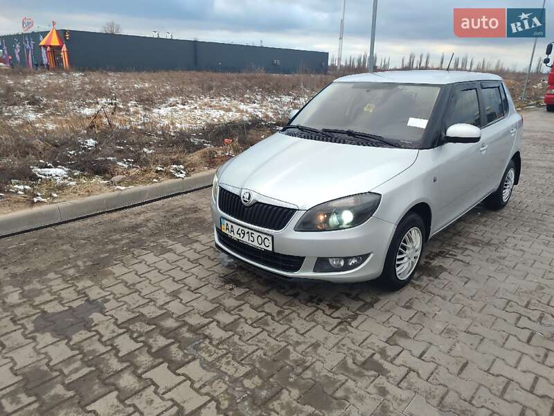 Хэтчбек Skoda Fabia 2013 в Ирпене