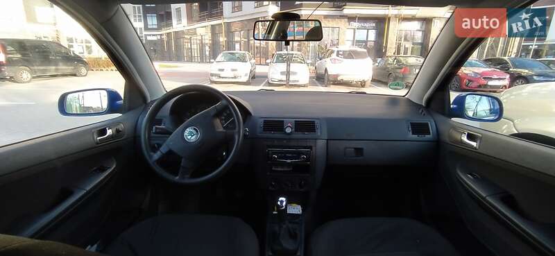 Хэтчбек Skoda Fabia 2004 в Ирпене