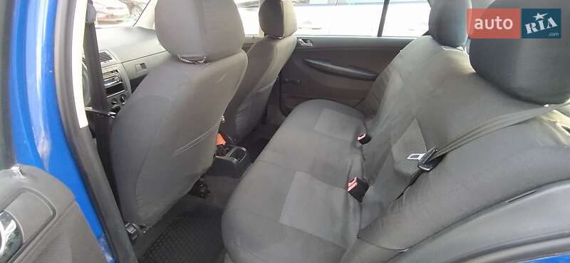 Хэтчбек Skoda Fabia 2004 в Ирпене