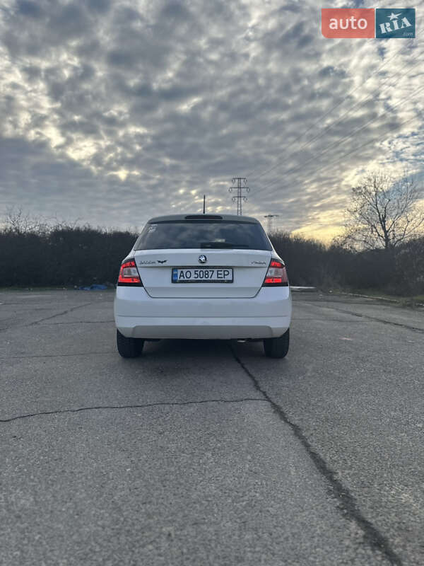 Хэтчбек Skoda Fabia 2014 в Сваляве