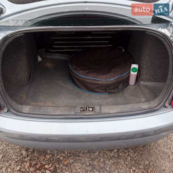 Седан Skoda Fabia 2002 в Липовці