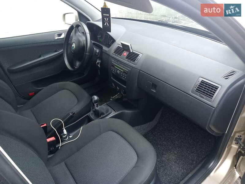 Седан Skoda Fabia 2005 в Тернополі