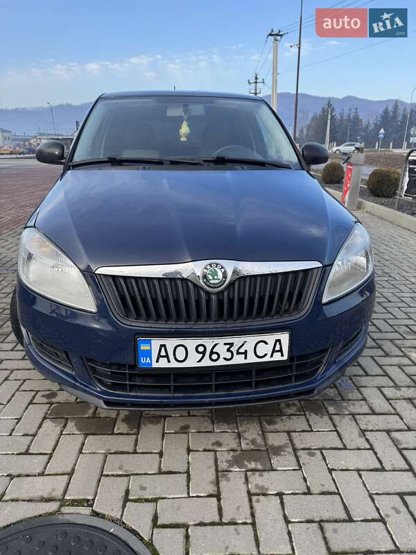 Хэтчбек Skoda Fabia 2010 в 