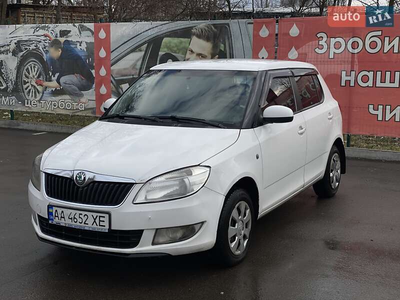Хэтчбек Skoda Fabia 2012 в 