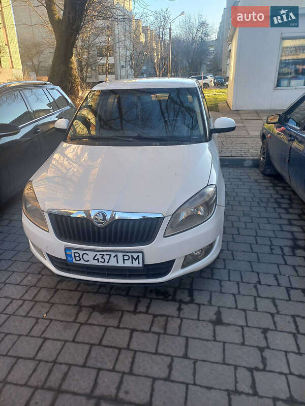 Хэтчбек Skoda Fabia 2012 в 