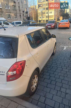 Хэтчбек Skoda Fabia 2012 в 