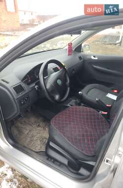 Седан Skoda Fabia 2004 в 