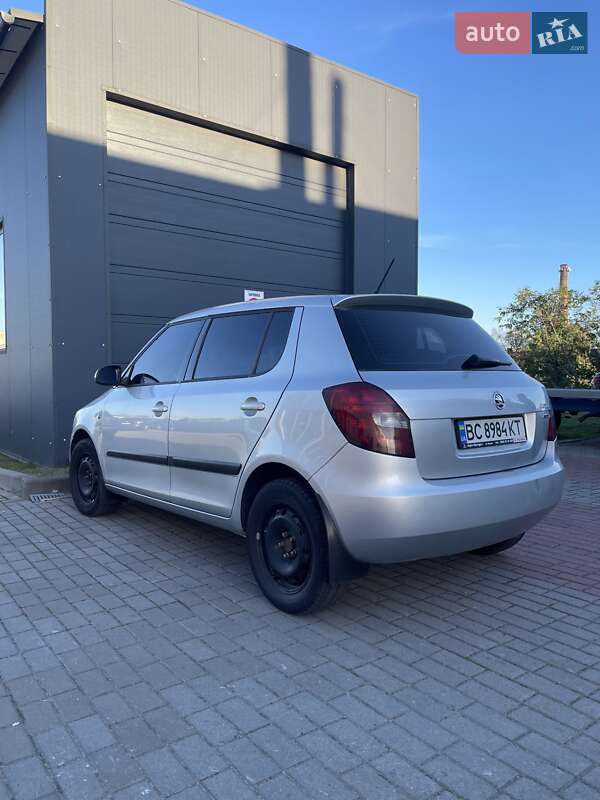 Хэтчбек Skoda Fabia 2012 в Пустомытах