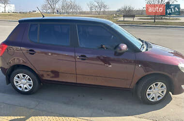 Хэтчбек Skoda Fabia 2012 в 