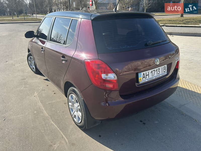 Хэтчбек Skoda Fabia 2012 в Южном