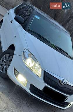 Хэтчбек Skoda Fabia 2011 в 