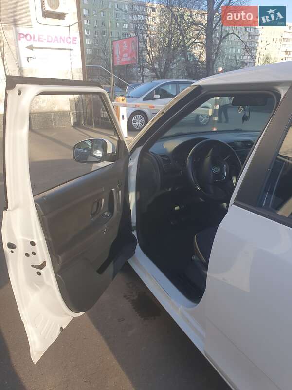 Хэтчбек Skoda Fabia 2012 в Киеве