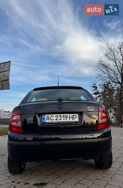 Хетчбек Skoda Fabia 2002 в 