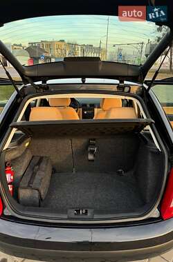 Хетчбек Skoda Fabia 2002 в 