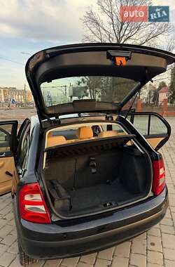 Хетчбек Skoda Fabia 2002 в 