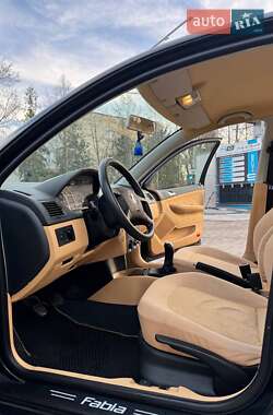 Хетчбек Skoda Fabia 2002 в 