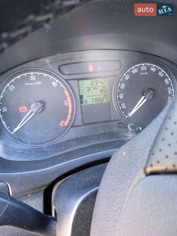 Хетчбек Skoda Fabia 2010 в Баранівці