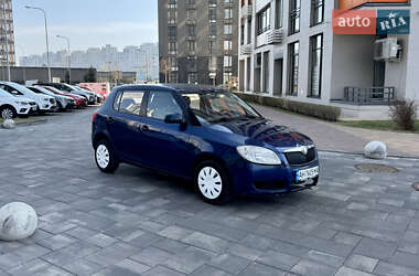 Хэтчбек Skoda Fabia 2009 в 